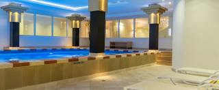 Schwimmbad im Wellnesshotel MONDI Hotel Axams